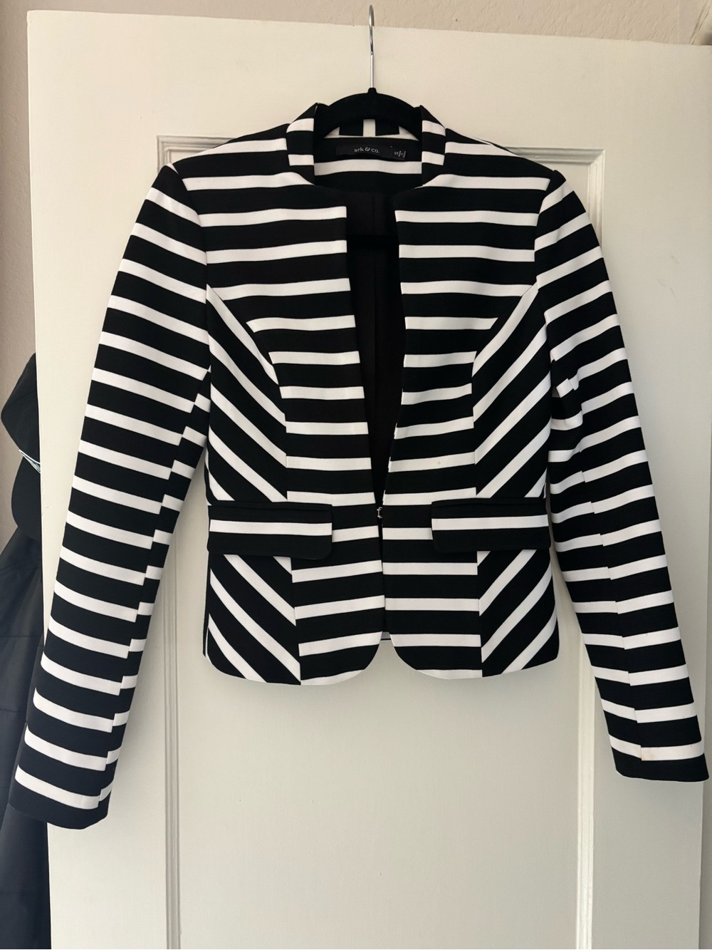 Black & White Striped Women's Blazer Jacket by Ark &Co Sz S Flat Collar